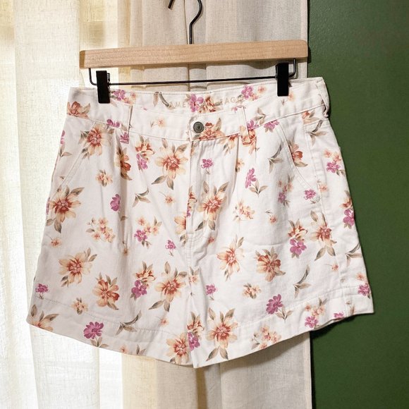 American Eagle High Waisted White Floral Denim Mom Shorts - Picture 1 of 7